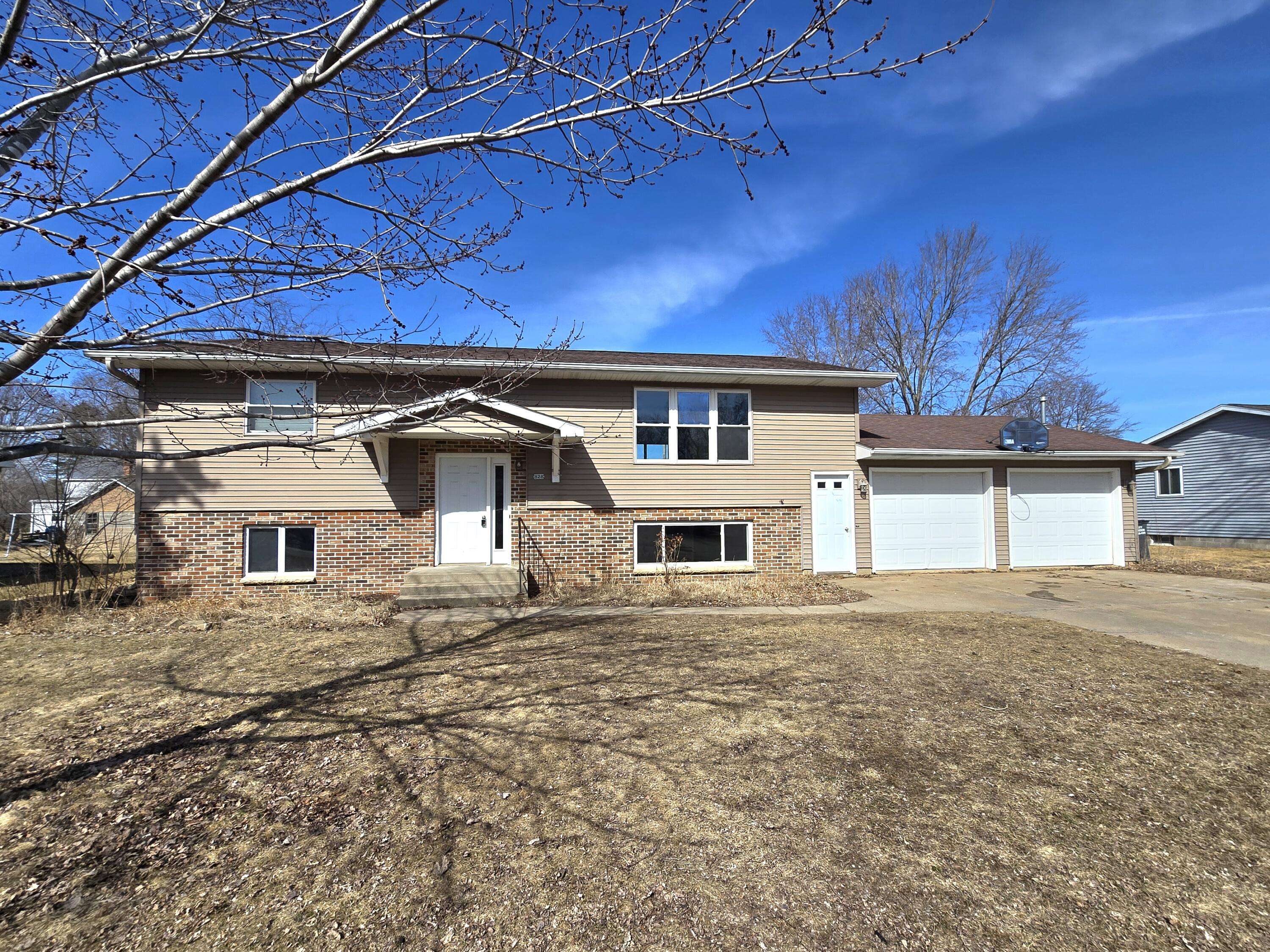 828 E Taft St, Blair, WI 54616