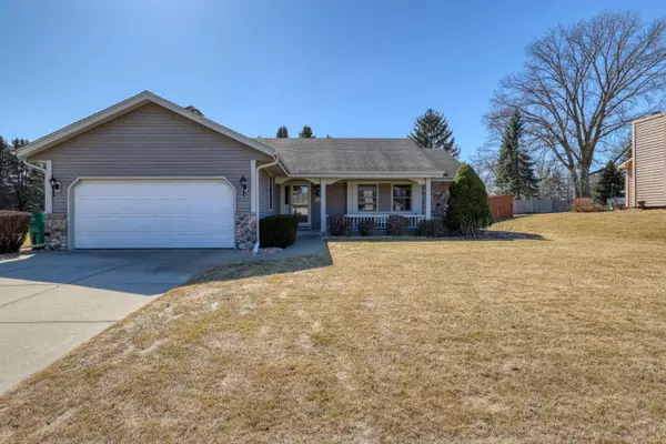 N56W16105 Scott Ln, Menomonee Falls, WI 53051