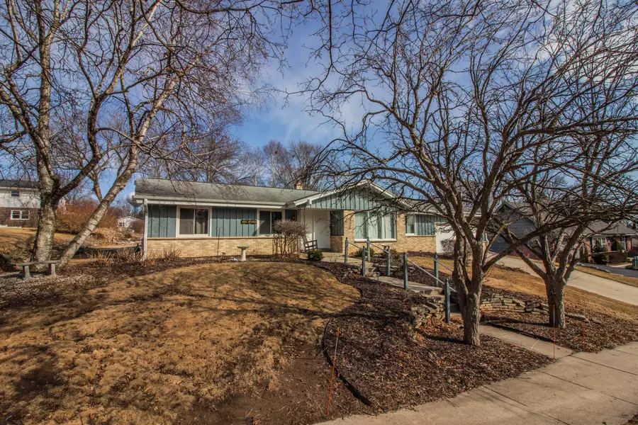 N81W7488 Hickory St, Cedarburg, WI 53012