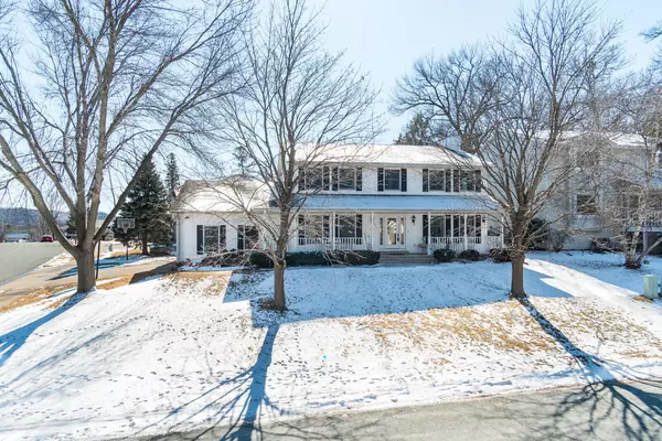 1054 Canary Ln, Onalaska, WI 54650