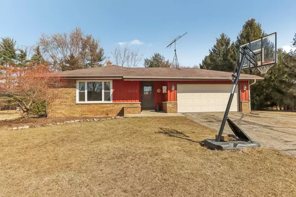 36712 CLover Ln,  Summit,  WI 53066