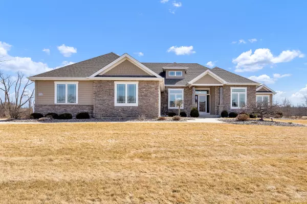W200N12526 Meadow Brook Ct,  Germantown,  WI 53076