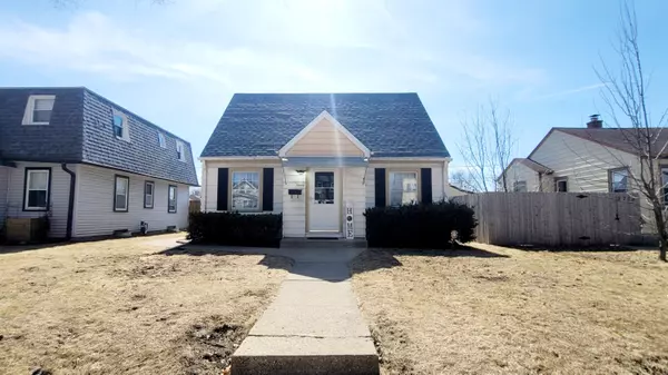 2719 E Van Norman Ave, Saint Francis, WI 53235