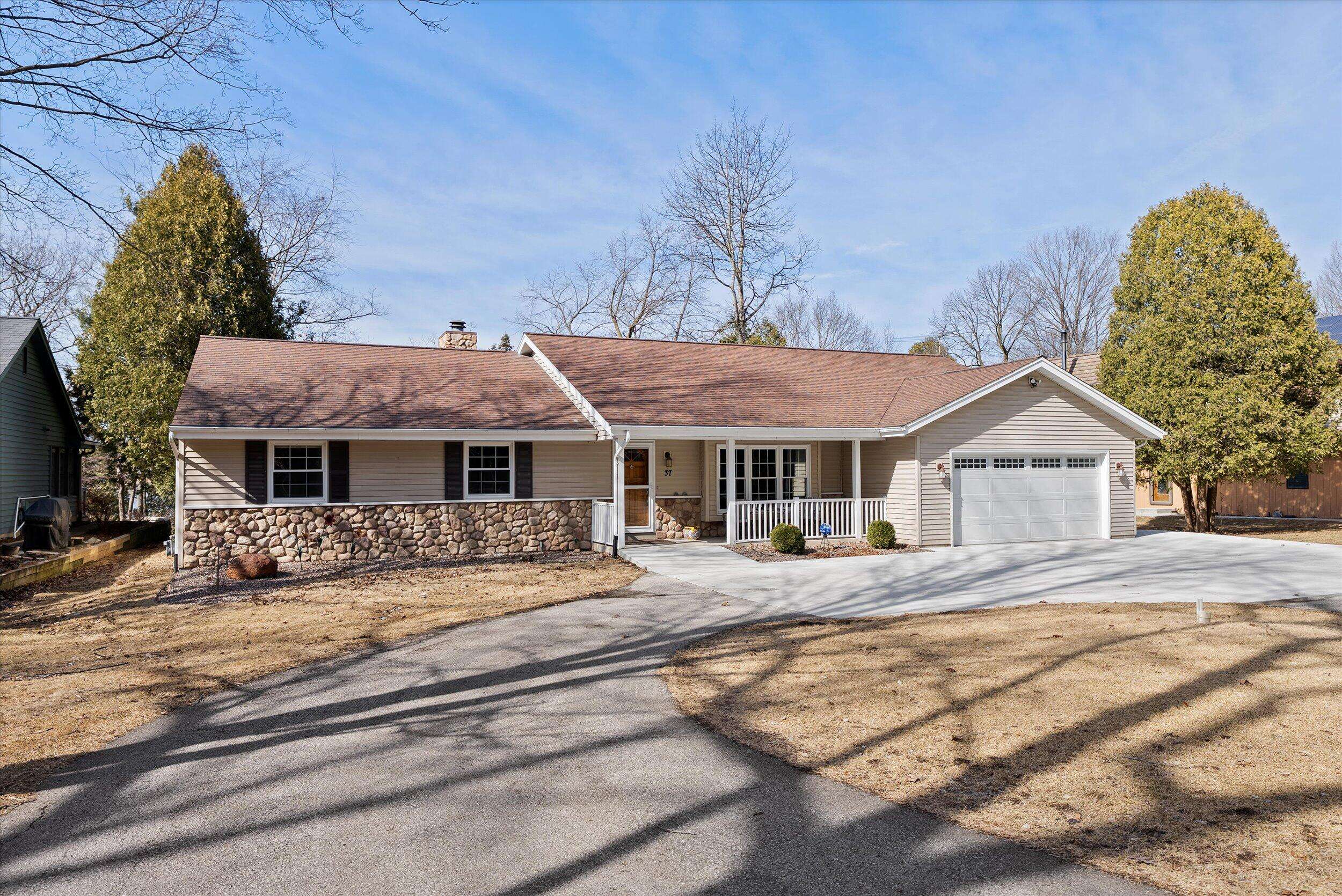 37 E Shore Dr, Random Lake, WI 53075