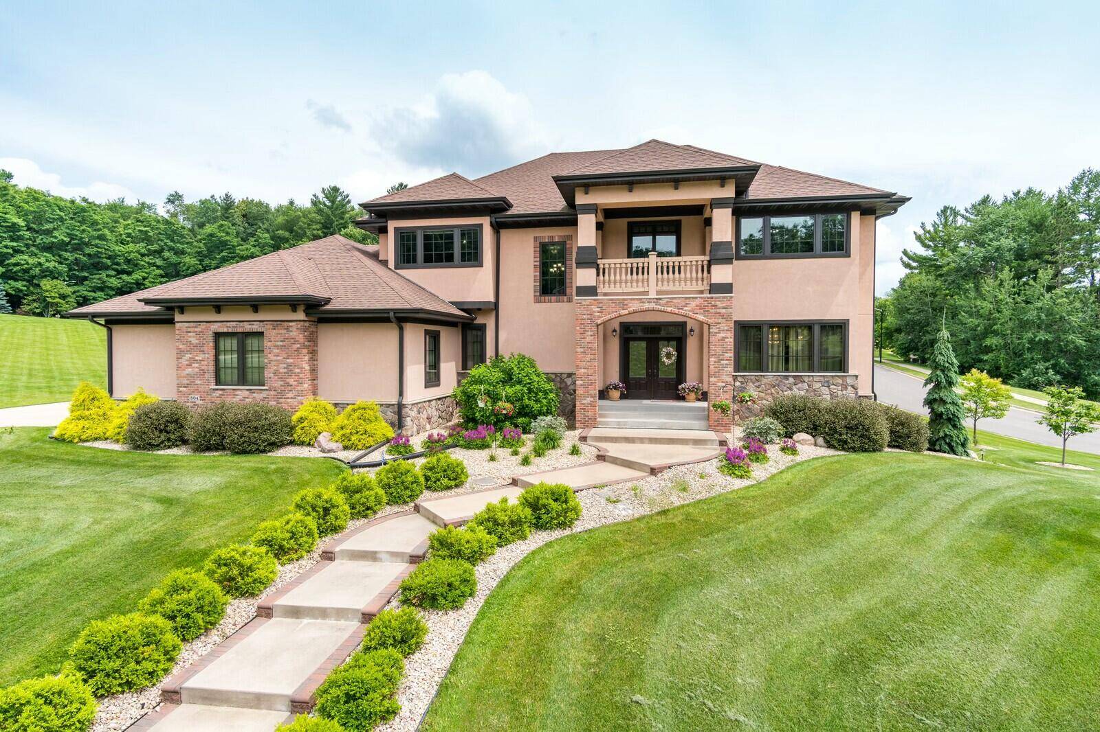 504 Pine Valley Ct, Onalaska, WI 54650
