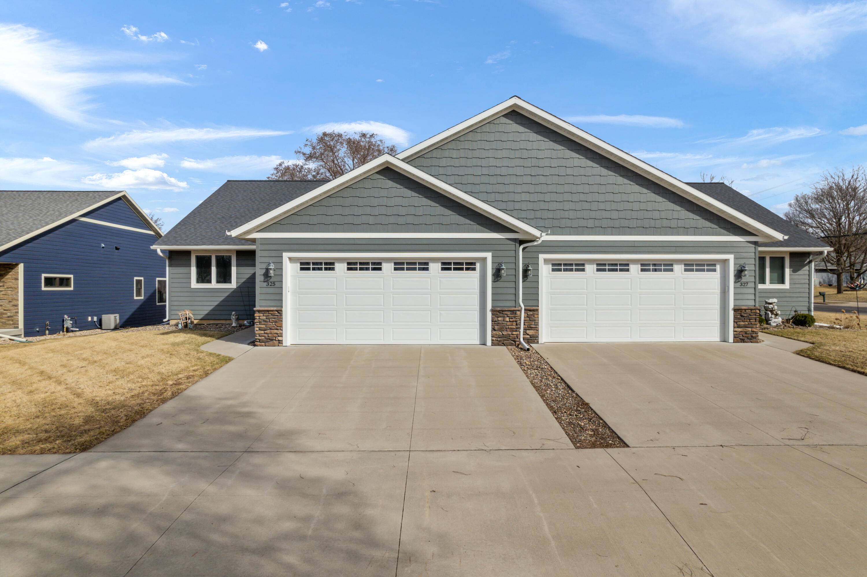 325 Rivers Dr, Holmen, WI 54636