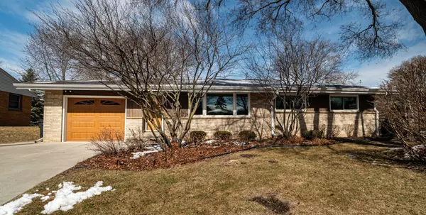 10832 W Derby Ave, Wauwatosa, WI 53225