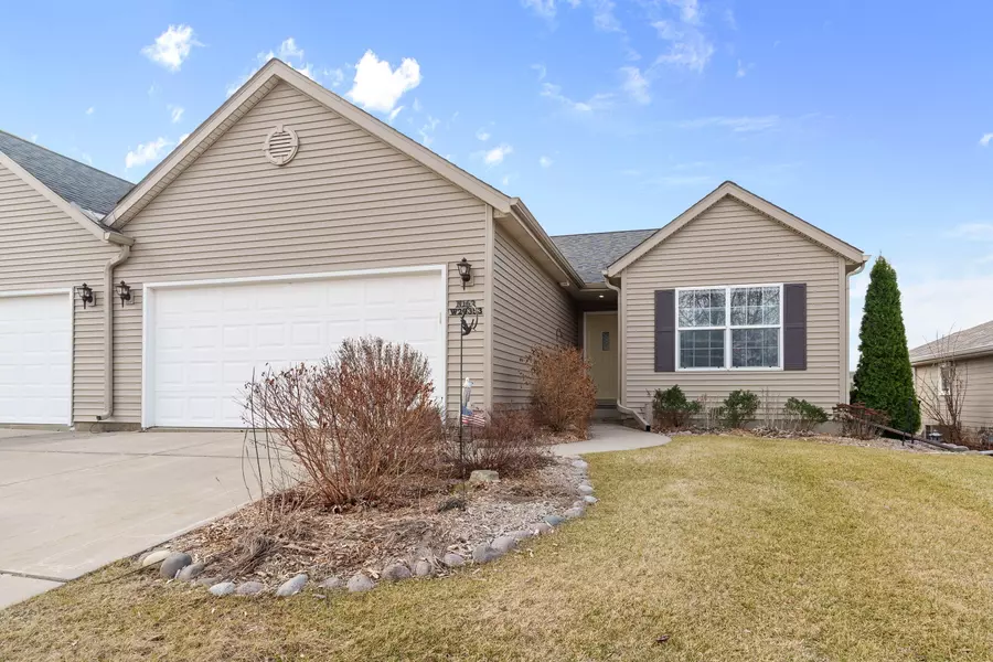 N162W20353 Butternut Ln, Jackson, WI 53037