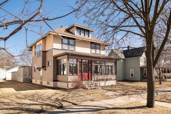 1434 Wood St, La Crosse, WI 54603