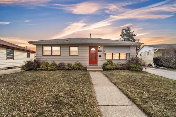 1915 Jupiter Ave, Racine, WI 53404