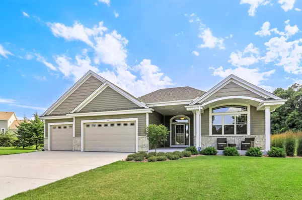 926 Basswood Ct,  Grafton,  WI 53024