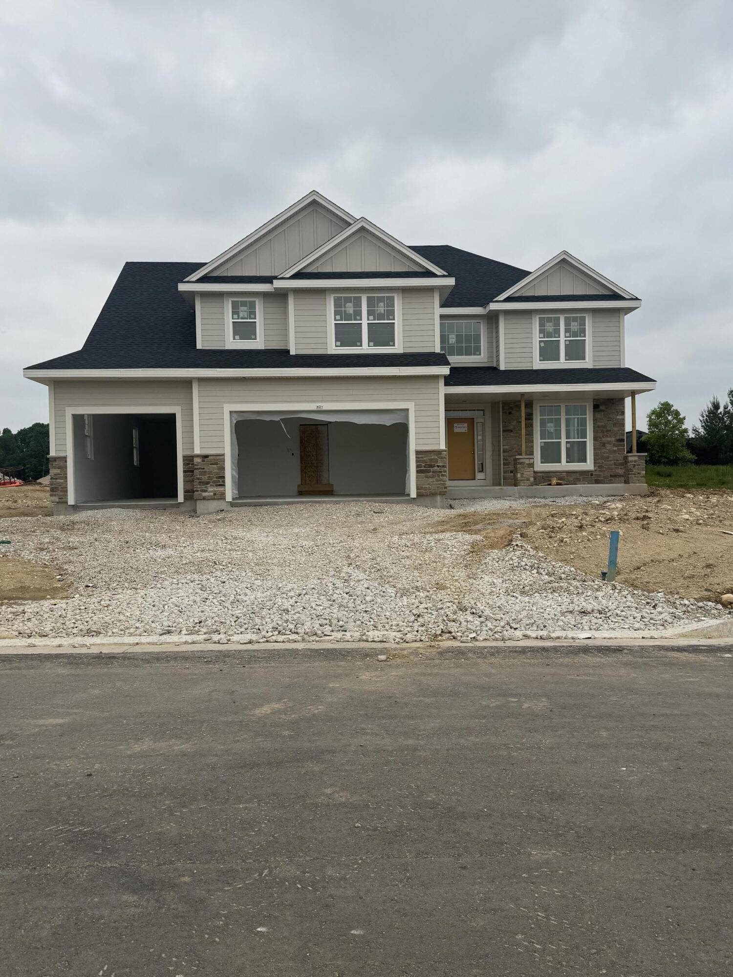 431 Sandstone St, Slinger, WI 53086