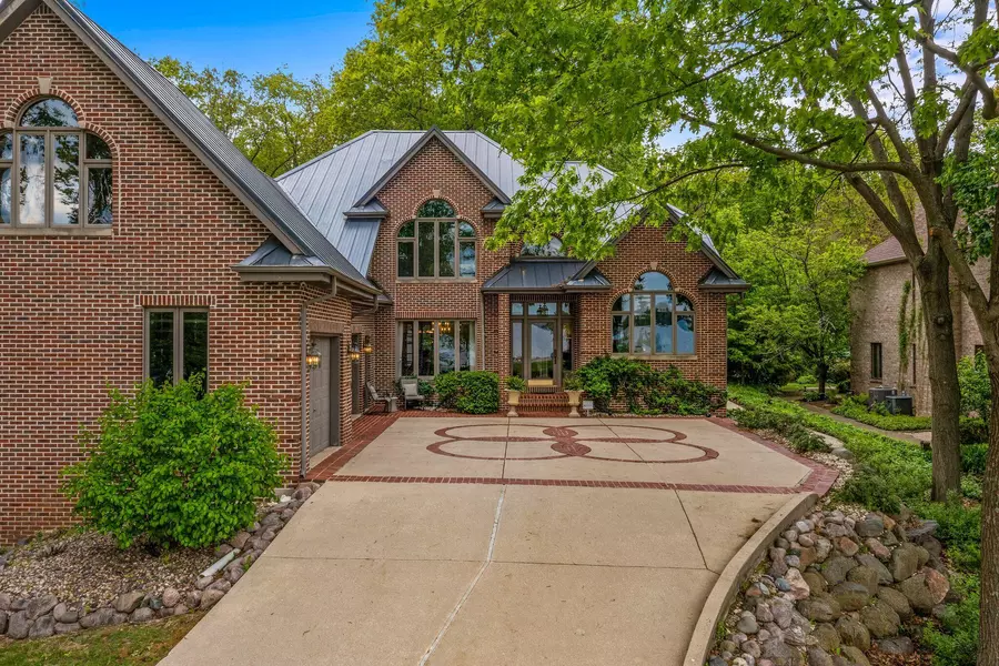 36082 N Beach Rd, Oconomowoc Lake, WI 53066