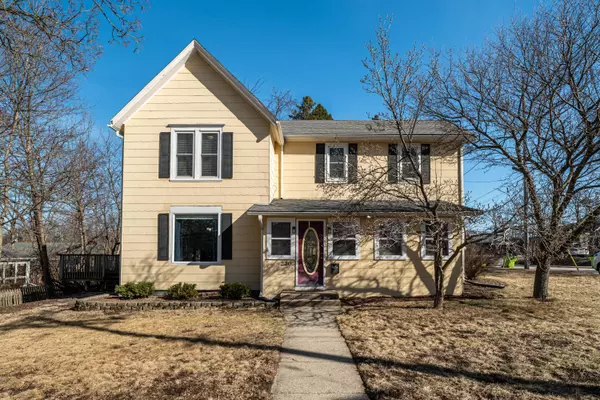 230 Lawn St, Hartland, WI 53029