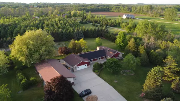 400 Knollwood Rd, Trenton, WI 53095