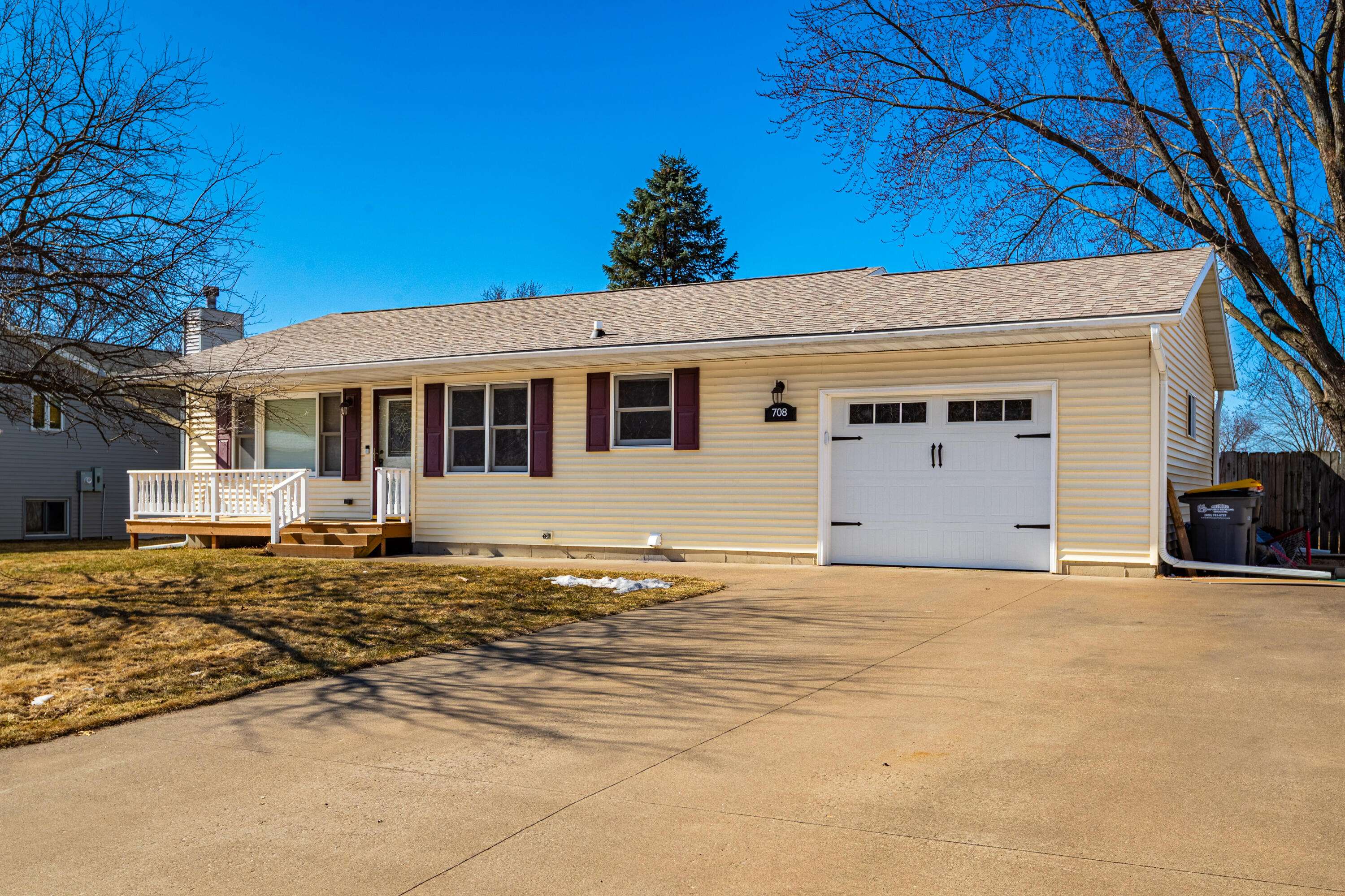 708 Evergreen Dr, Holmen, WI 54636