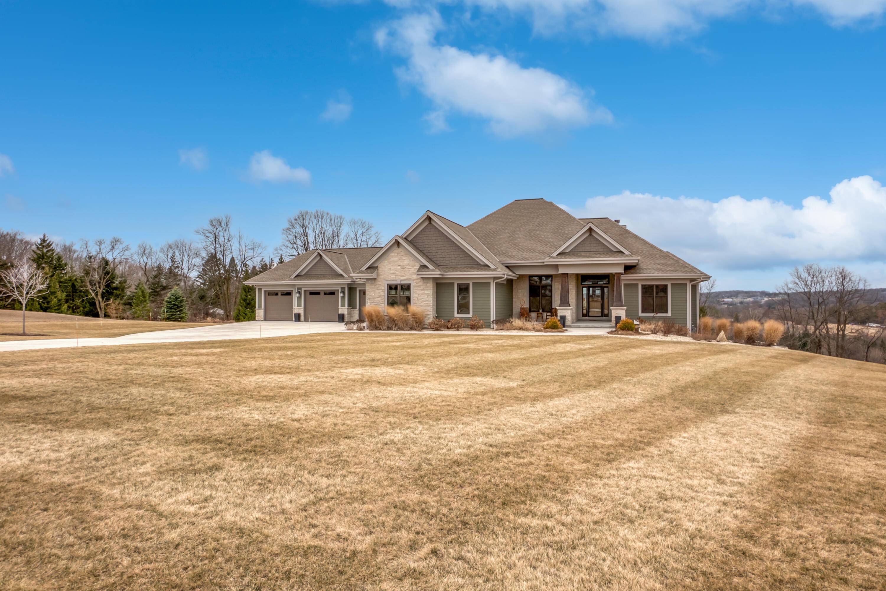 784 Lakeview Ridge Ln, Richfield, WI 53017