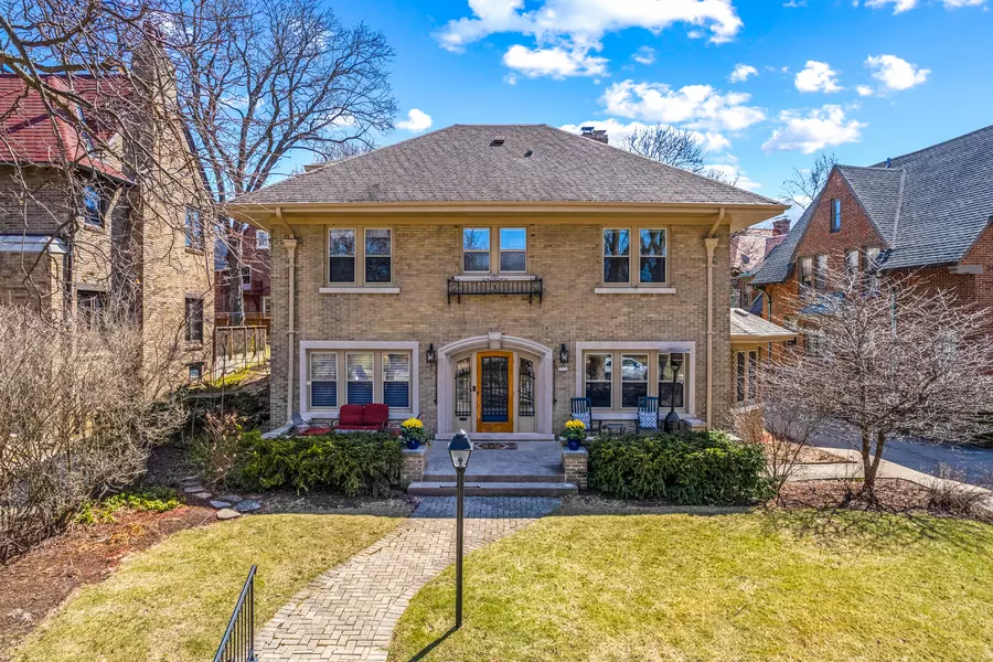 3534 N Summit Ave, Shorewood, WI 53211