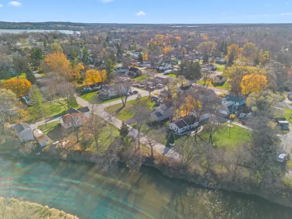 325 W Park St, Salem Lakes, WI 53170