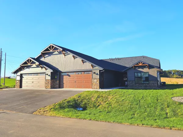 912 Silverthorne Dr, Viroqua, WI 54665