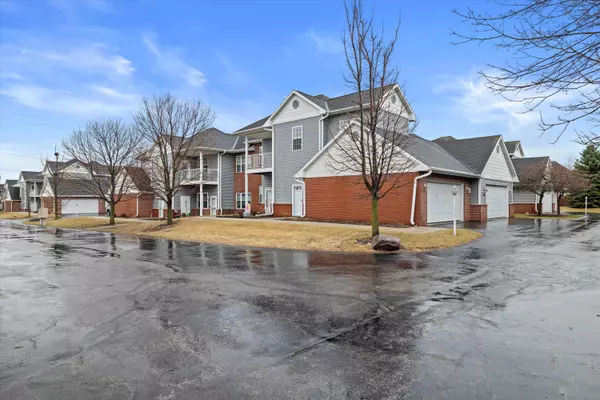 697 W Dekora St Unit F, Saukville, WI 53080