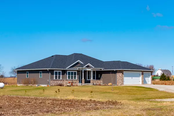 N9429 Horseshoe Rd, Watertown, WI 53094