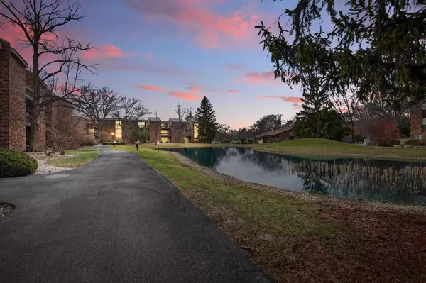 2110 W Good Hope Rd Unit 4, Glendale, WI 53209