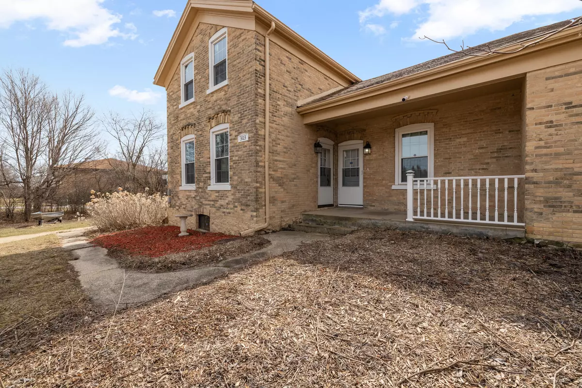 West Bend, WI 53095,303 E Paradise Dr