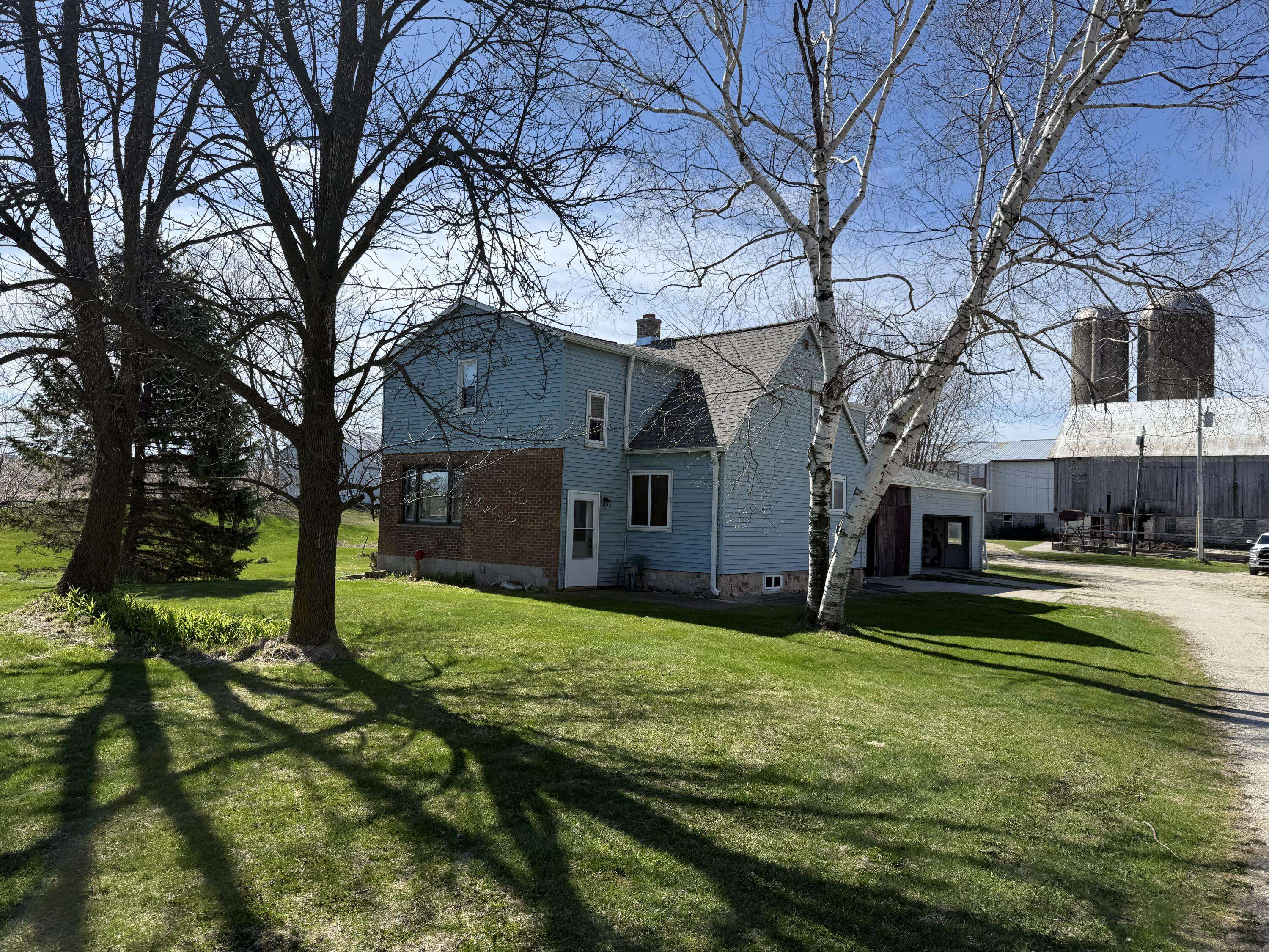 2109 E Tapawingo Rd, Mishicot, WI 54228