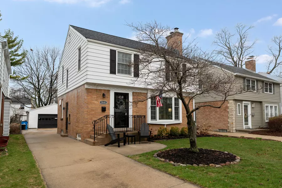 5535 N Kent Ave, Whitefish Bay, WI 53217