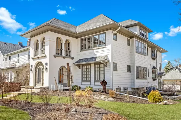 4075 N Stowell Ave Unit 4077, Shorewood, WI 53211