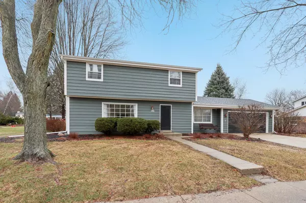 N97W6656 Aspen St, Cedarburg, WI 53012