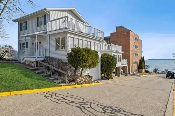 Fontana, WI 53125,328 Bay View Ave