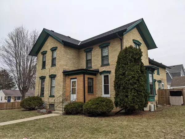 504 Clyman St, Watertown, WI 53094