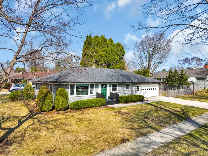 W70N739 Monroe Ave, Cedarburg, WI 53012