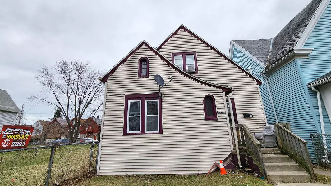 2114 N 34th St, Milwaukee, WI 53208