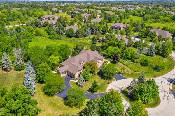 10713 N Essex Ct, Mequon, WI 53092
