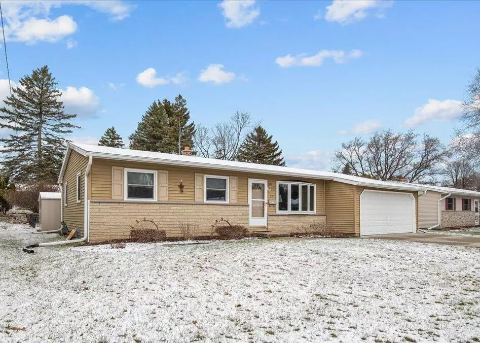West Bend, WI 53090,824 Meadowbrook Dr