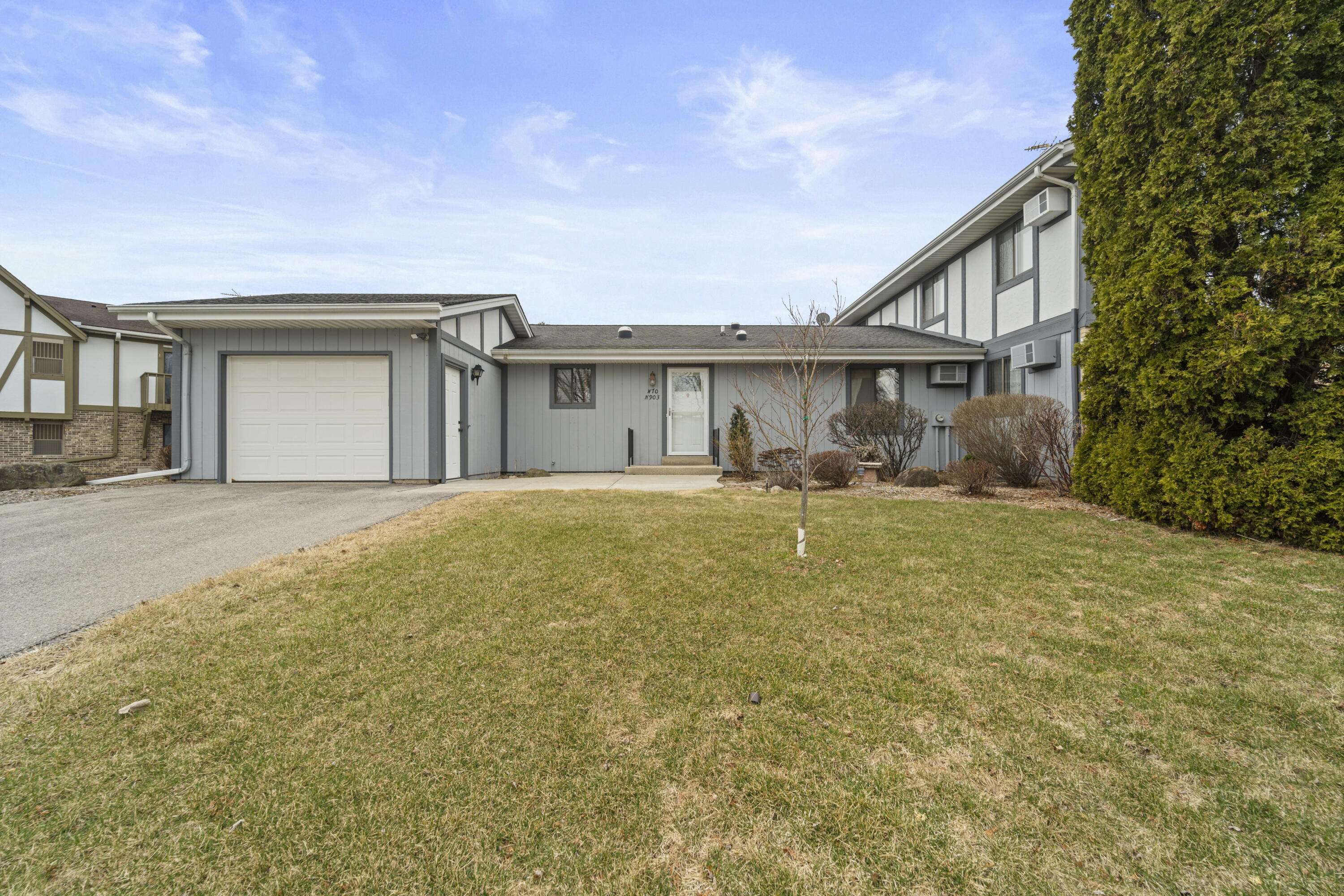 W70N903 Evergreen Ct, Cedarburg, WI 53012