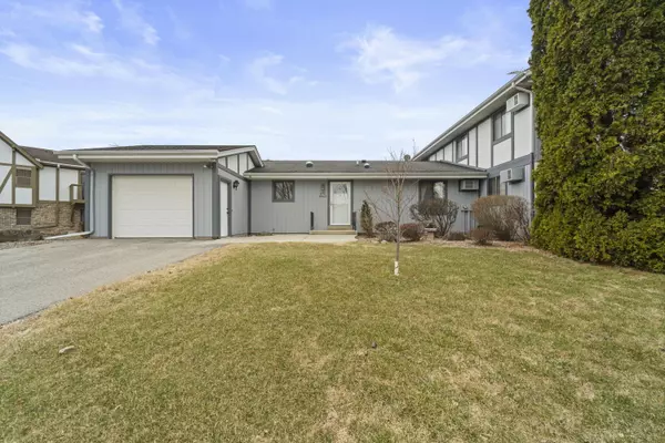 W70N903 Evergreen Ct, Cedarburg, WI 53012
