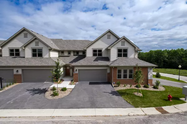 165 Aerie Cir Unit 103, Brookfield, WI 53045