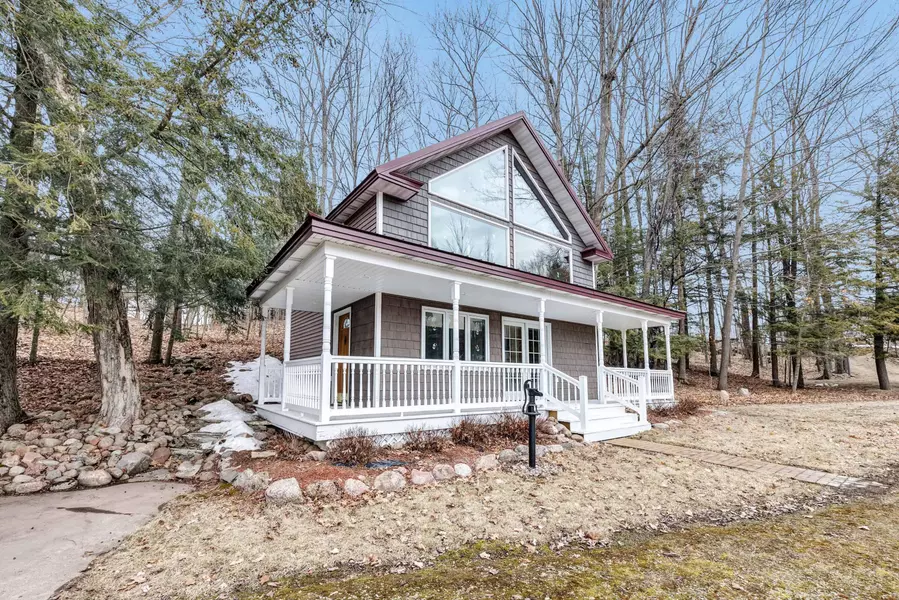 N9677 Lake Dr, Almon, WI 54416