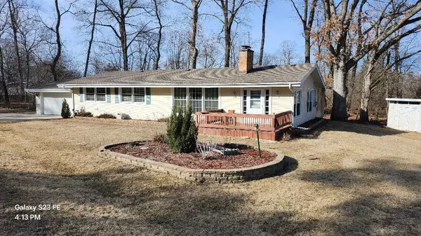 755 Brickley Dr, Fontana, WI 53125