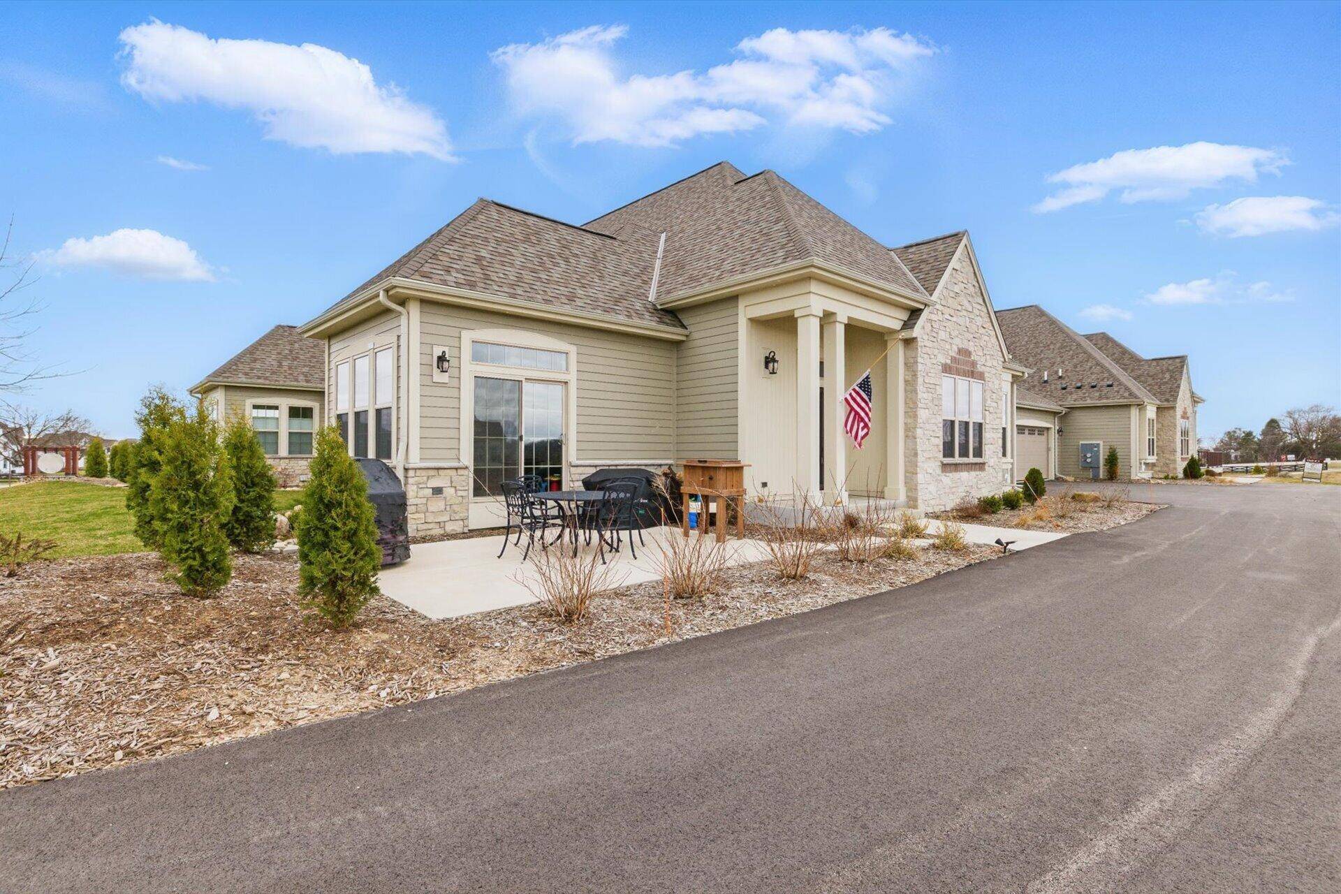 1507 Sandhill Blvd, Hartland, WI 53029