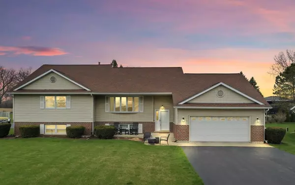 1142 Spyglass Ct, Twin Lakes, WI 53181