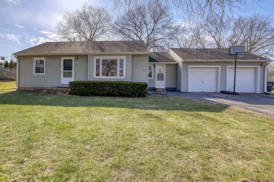 4325 S 35th St, Greenfield, WI 53221
