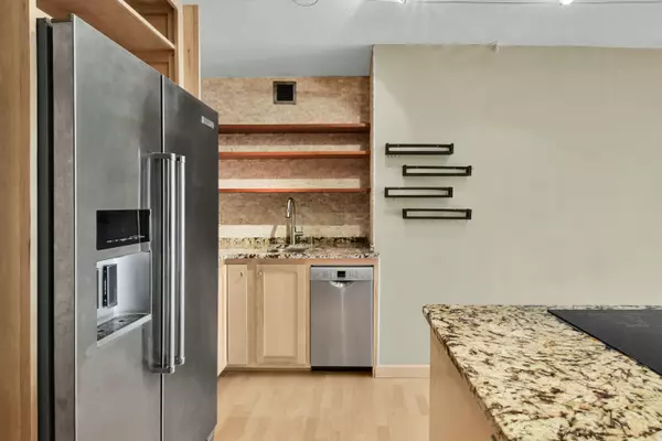 929 N Astor St Unit 503, Milwaukee, WI 53202