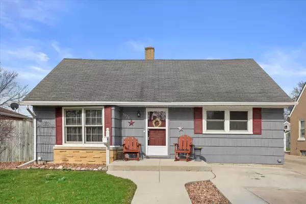 7824 18th Ave, Kenosha, WI 53143