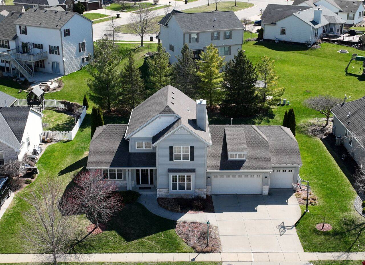 637 Hickory Hollow Rd, Waterford, WI 53185