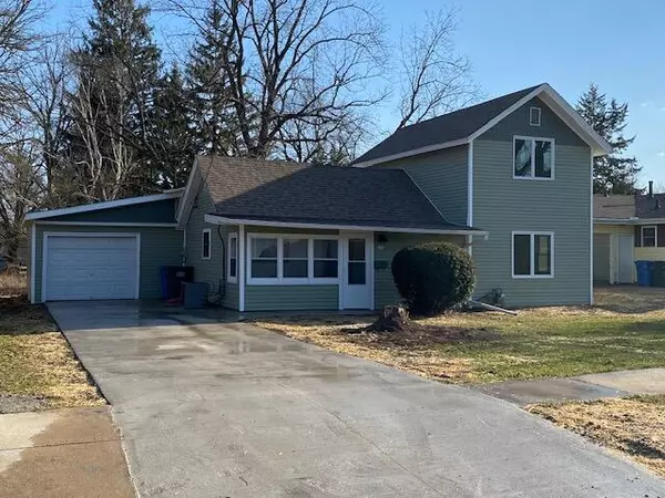 226 Grove St, Randolph, WI 53956